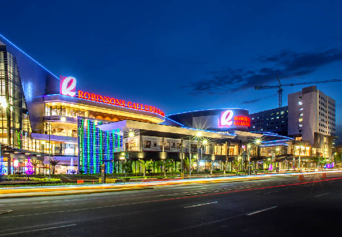 hotel near robinsons galleria