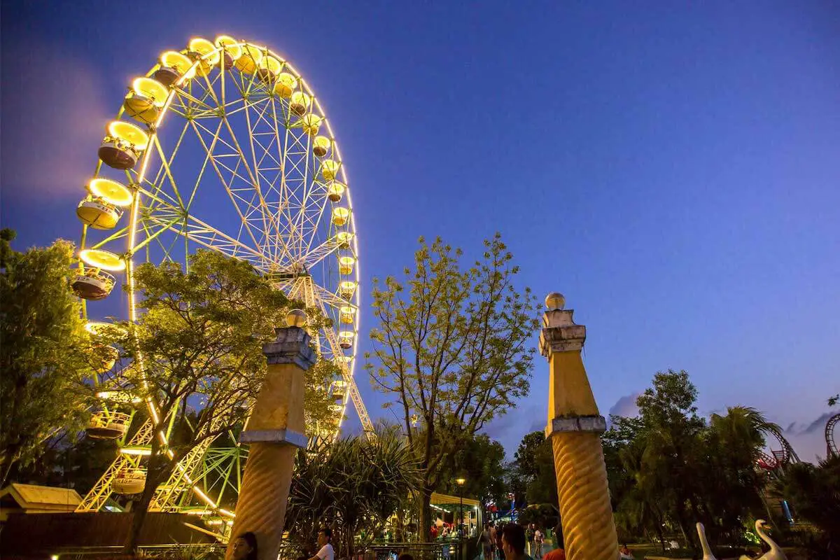 Enchanted Kingdom Ferris wheel