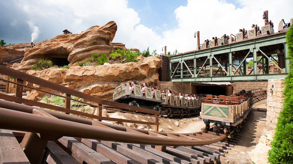 Big Grizzly Mountain Runaway Mine Cars