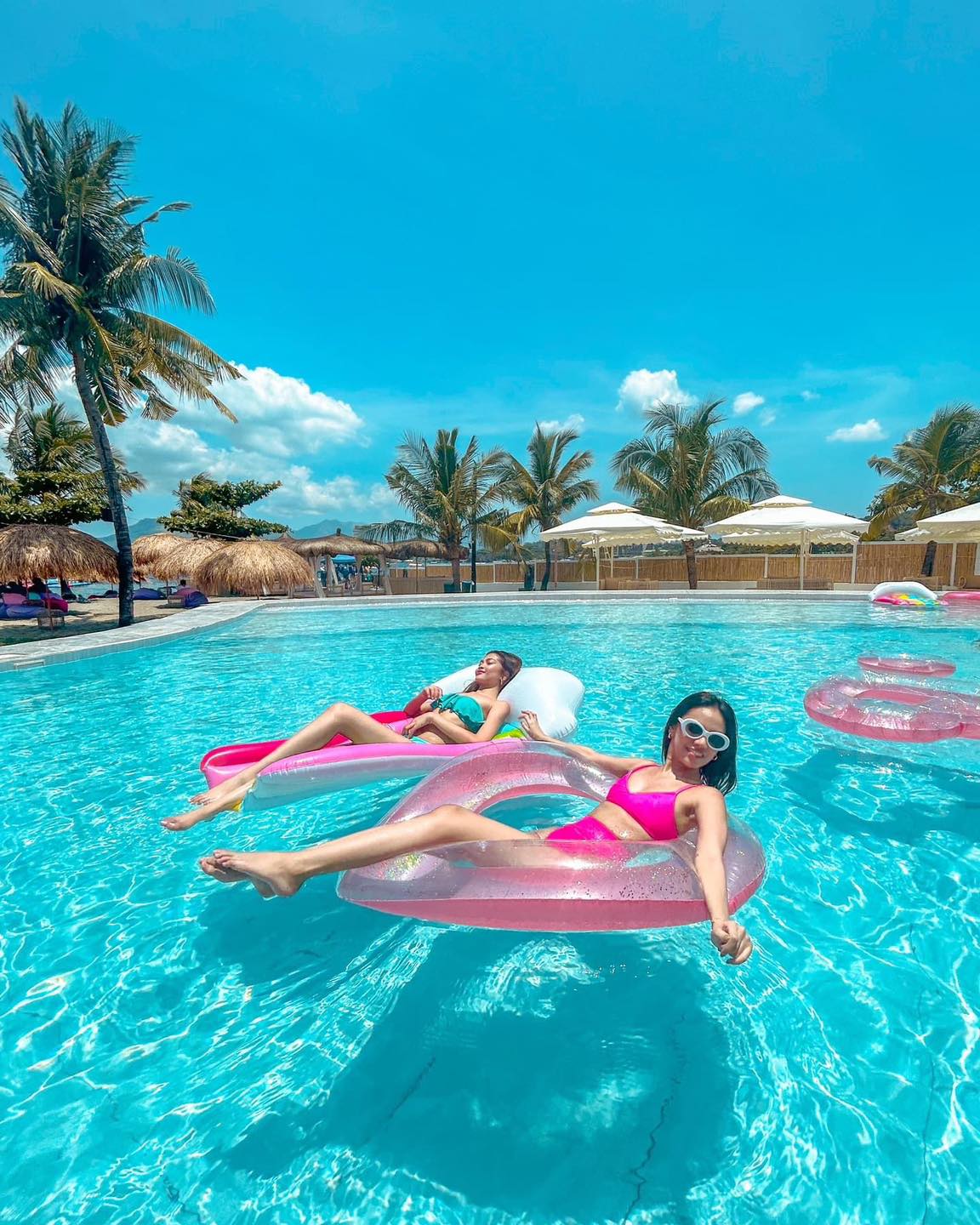 Inflatable Island pool
