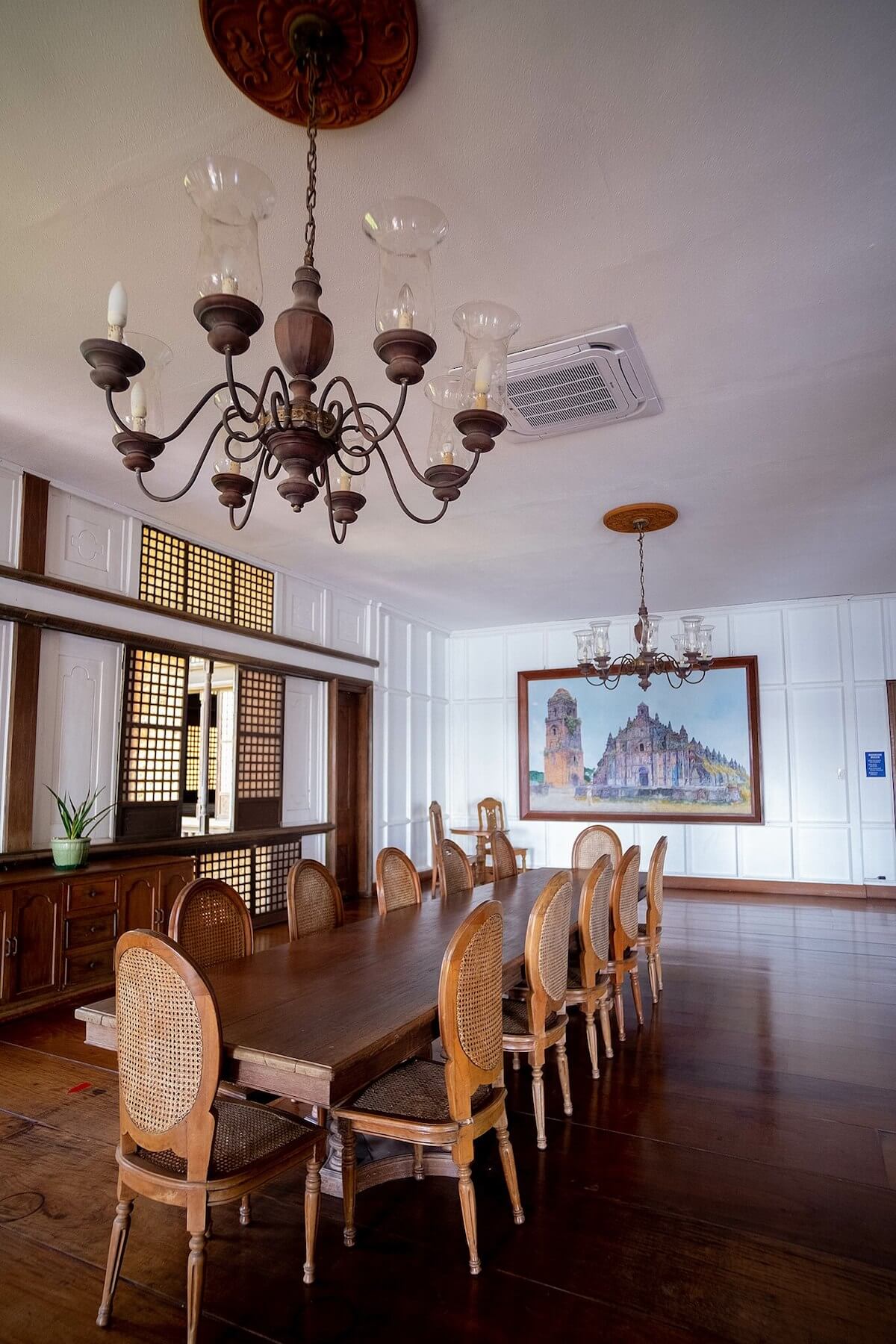 Malacañang of the North family room