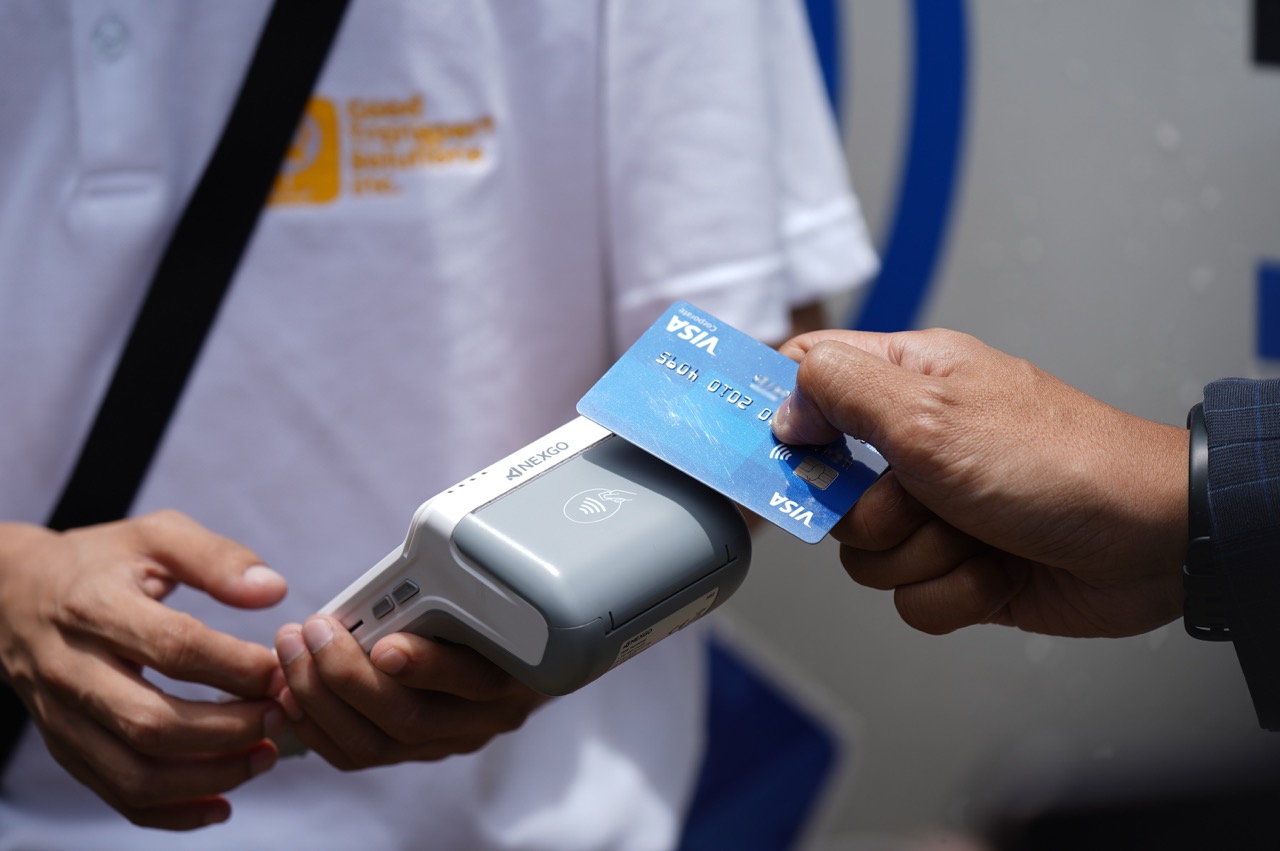 Visa card on contactless machine