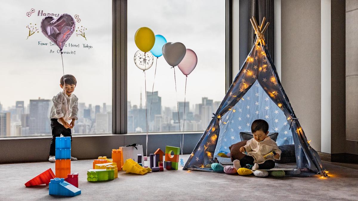 Four Seasons Hotel Tokyo at Otemachi kids playing