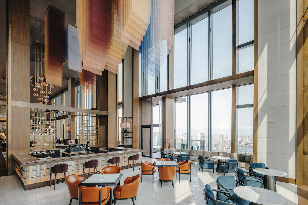Fairmont Tokyo - Lobby Lounge - Vuer Mer - Interior with Bar Counter
