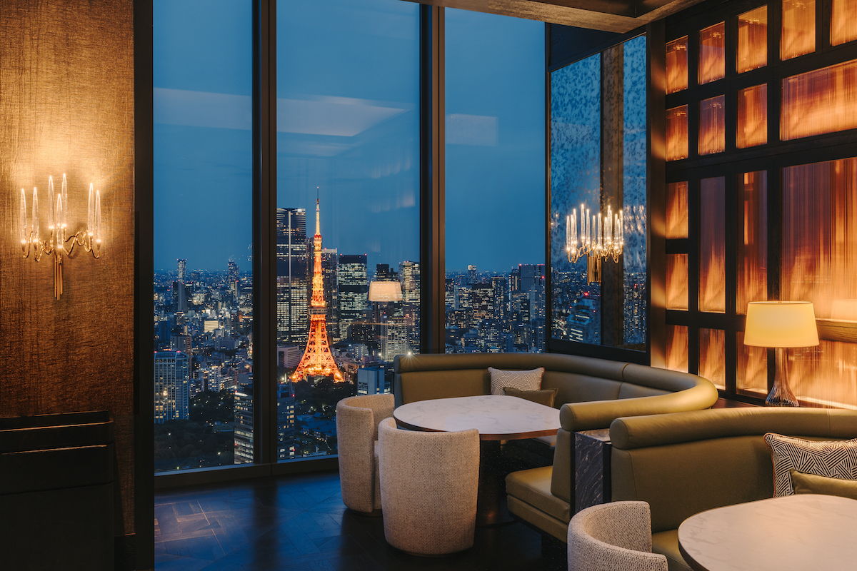 Fairmont Tokyo - Specialty Bar & Restaurant - DRIFTWOOD - Interior - Seating with Tokyo Tower