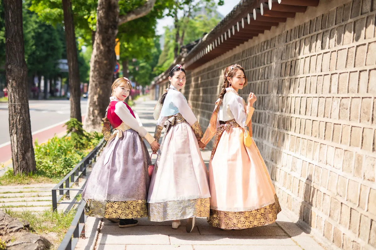 Seohwa Hanbok is a popular Korean hanbok rental in Seoul