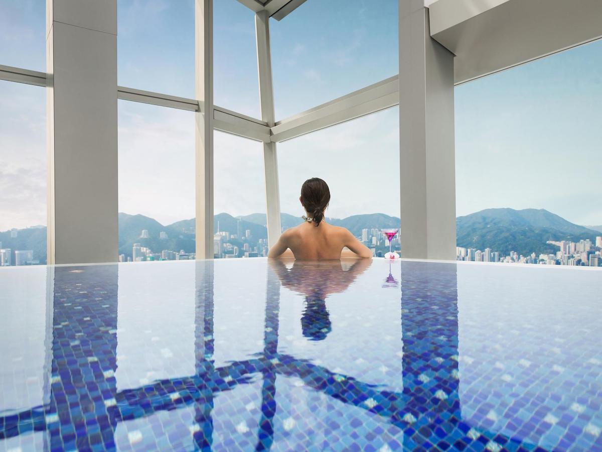 The Ritz-Carlton, Hong Kong pool