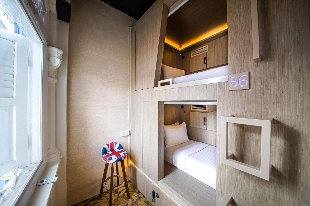 7 Best Singapore Capsule Hotels for Backpackers & Solo Travelers