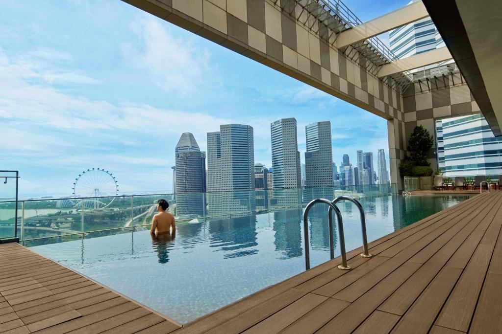 Pan Pacific Serviced Suites Beach Road, Singapore - Infinity Pool