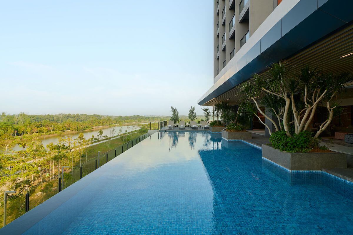 Asai Gamuda Cove infinity pool