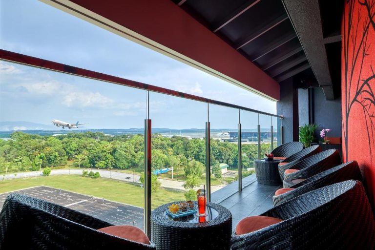7 Best Hotels Near Kuala Lumpur Airport, Malaysia with Good Reviews & Amenities
