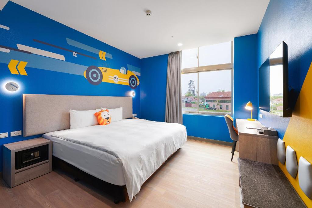 Holiday Garden Hotel SKM Park themed room