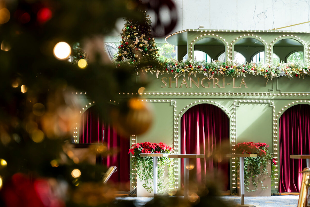 Island Shangri-La Christmas Lobby